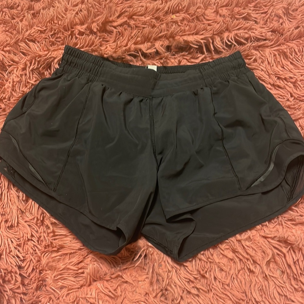 LULULEMON HOTTY HOT 4in